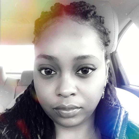 Meet your Posher, Kimberly - Picture 1 of 5